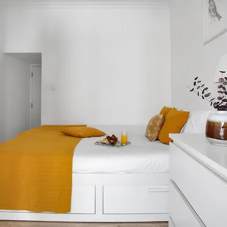 Apartamento Modern 2 Bedroom In Estrela With Outside Terrace! Amazing For Families, Couples, Friends Lisboa