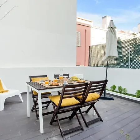 Apartamento Modern 2 Bedroom In Estrela With Outside Terrace! Amazing For Families, Couples, Friends Lisboa