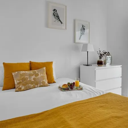 Apartamento Modern 2 Bedroom In Estrela With Outside Terrace! Amazing For Families, Couples, Friends *