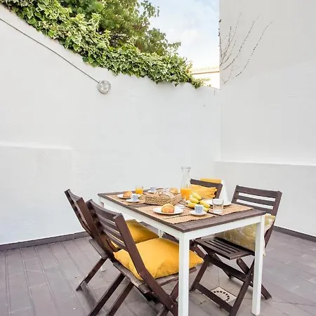 Modern 2 Bedroom In Estrela With Outside Terrace! Amazing For Families, Couples, Friends * Lisboa