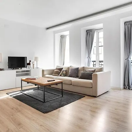 Modern 2 Bedroom In Estrela With Outside Terrace! Amazing For Families, Couples, Friends Lisboa
