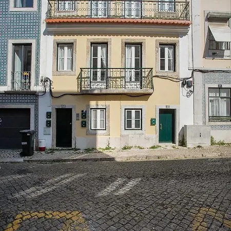 Modern 2 Bedroom In Estrela With Outside Terrace! Amazing For Families, Couples, Friends Lisboa