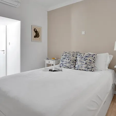 Modern 2 Bedroom In Estrela With Outside Terrace! Amazing For Families, Couples, Friends Διαμέρισμα Lisboa